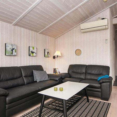 Three-Bedroom Holiday Home In Juelsminde 18 Sonderby  Eksteriør billede