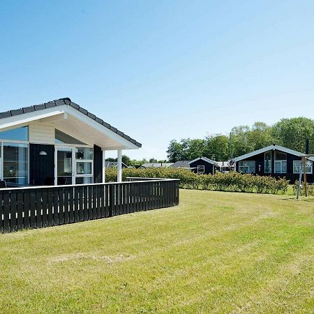 Three-Bedroom Holiday Home In Juelsminde 18 Sonderby  Eksteriør billede