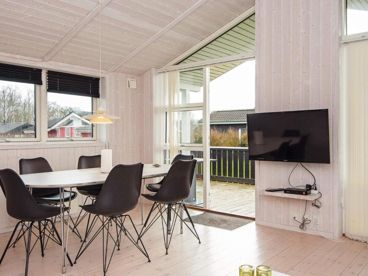 Three-Bedroom Holiday Home In Juelsminde 18 Sonderby  Eksteriør billede