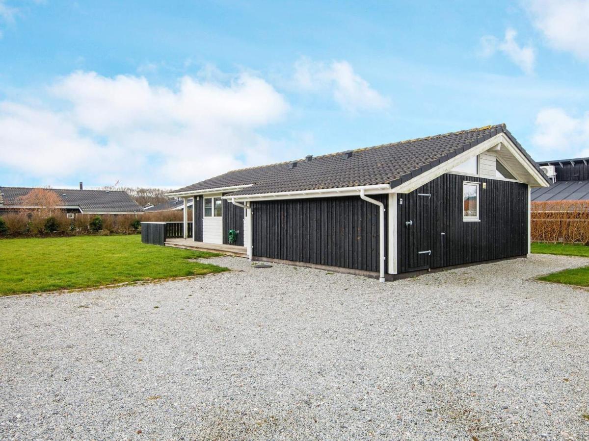 Three-Bedroom Holiday Home In Juelsminde 18 Sonderby  Eksteriør billede