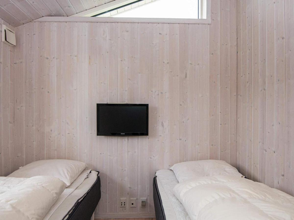 Three-Bedroom Holiday Home In Juelsminde 18 Sonderby  Eksteriør billede