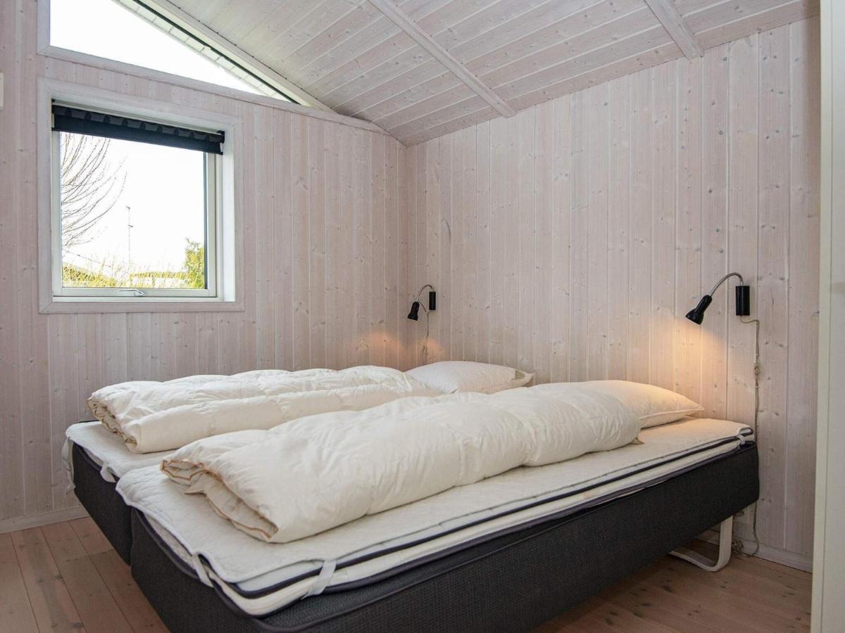 Three-Bedroom Holiday Home In Juelsminde 18 Sonderby  Eksteriør billede